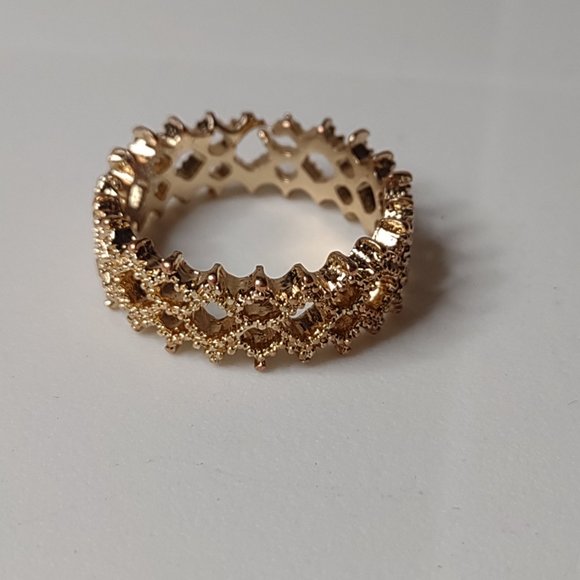 Gold Tone Lightweight Metal Size 9.5 Ring - Picture 3 of 12